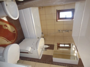 Vand apartament doua camere decomandate ,suprafata utila 60 mp. - imagine 8