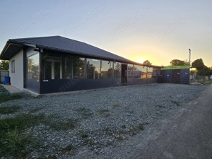 Casă plus spațiu comercial