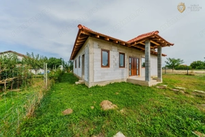 Casă de vânzare cu 3 camere in Mândruloc