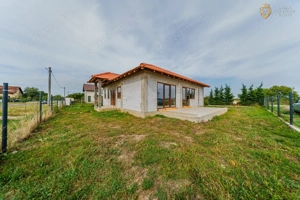 Casă de vânzare cu 3 camere in Mândruloc