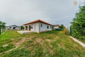 Casă de vânzare cu 3 camere in Mândruloc - imagine 3