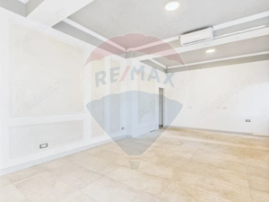 Spațiu comercial 45 mp – Intersecție, Vad excelent – Damaroaia