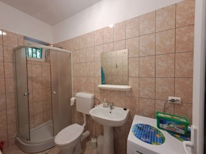 Inchiriem  garsoniera la casa  - imagine 5