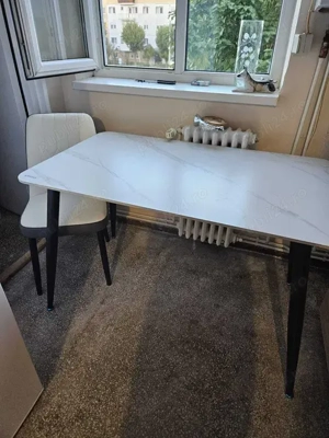 Set masa metal fixa blat marmura cu 4 scaune tapitate, bucatarie