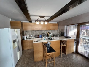 VILĂ deosebită cu piscină și panoramă spre pădure - imagine 7