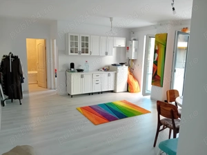 Vând apartament NOU, 3 camere, terasa 75mp, parcare, finisat, mobilat ,locație excelenta