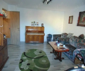 Apartament de vanzare 3 camere decomandat , situat in Zona Lunei - imagine 2