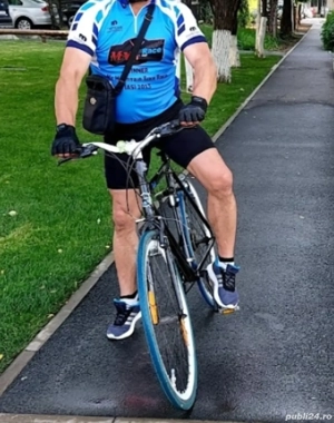 Bicicletă de șosea semi-cursieră, în stare impecabilă.