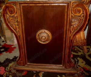 Masă florentină  și 12 scaune sculptate manual