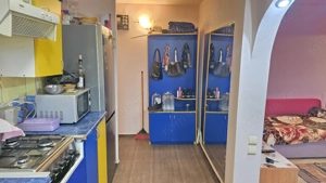 Vand apartament 3 camere semidecomandat in Deva, zona Micro 15, etaj 3, bloc de 4 etaje,  - imagine 2