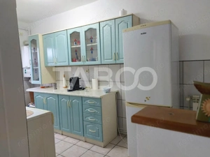Apartament 50 mpu 2 camere etaj 3 pivnita Piata Noua Cisnadie - imagine 2
