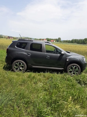 Dacia Duster de garaj cu 5000 Km unic proprietar !! - imagine 3 Dacia Duster de garaj cu 5000 Km unic proprietar !! - imagine 3