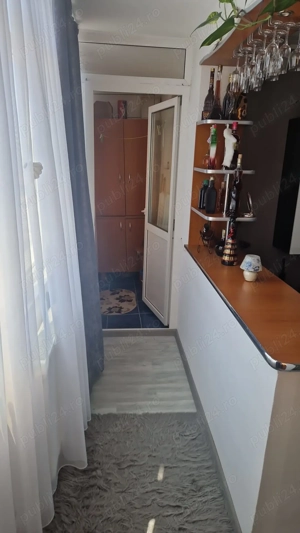 Apartament semi-decomandat 3 camere.