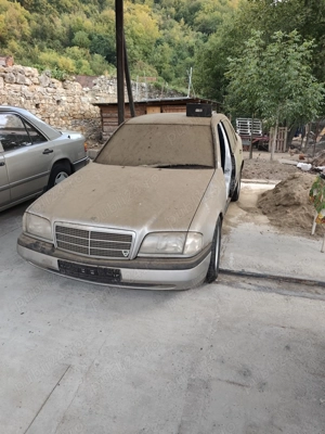 Dezmembrez Mercedes Benz W202 C220 benzina