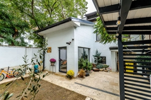 Apartament tip casa, cu gradina proprie, in zona centrala a Aradului