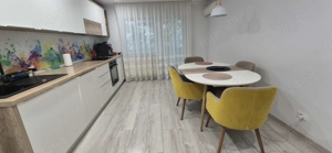 Vand apartament 3 camere-zona Policlinica 2
