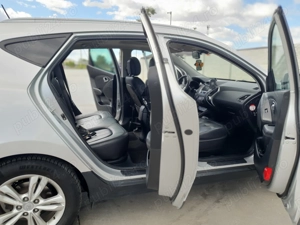 Vand schimb Hyundai ix35 full option .2.0 diesel.194 cp .4 4 la buton .Prim propietar .fiscal pe loc - imagine 4