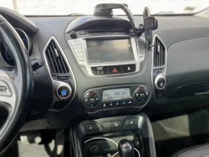 Vand schimb Hyundai ix35 full option .2.0 diesel.194 cp .4 4 la buton .Prim propietar .fiscal pe loc - imagine 8