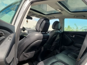 Vand schimb Hyundai ix35 full option .2.0 diesel.194 cp .4 4 la buton .Prim propietar .fiscal pe loc - imagine 6