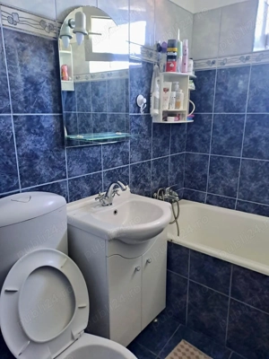 TULCEA Vând schimb ap. 3 camere decomandat   70 mp utili   Str. Isaccei - imagine 3