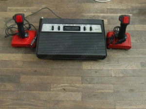 Consola jocuri Atari 2600 cu joystick-uri Quick Shot II