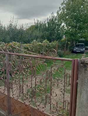 Vând casă la ţară, complet utilată, două locuinţe în curte - imagine 2 Vând casă la ţară, complet utilată, două locuinţe în curte - imagine 2