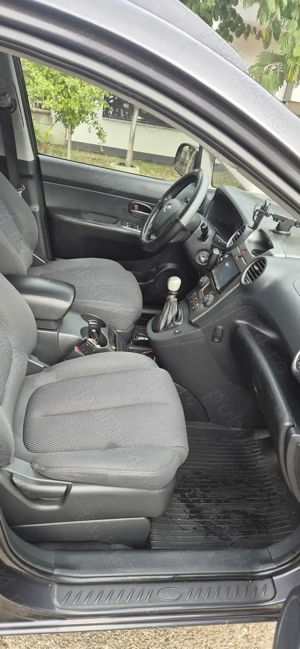 Kia Carens  - imagine 6