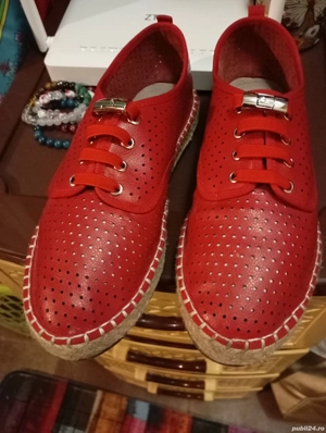 Vând pantofi de dama