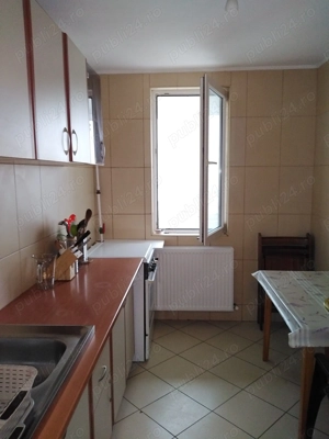 Închiriez apartament 3 camere