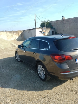 Vând Opel Astra j Sports Tourer