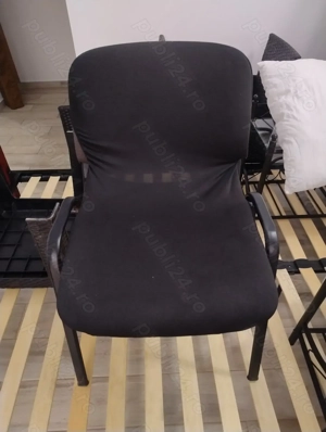 Vând scaun cu cadru metalic