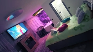 Camera regim hotelier cu jacuzzi în vila parcare privata. Se închiriază tot nivelul de jos 80m