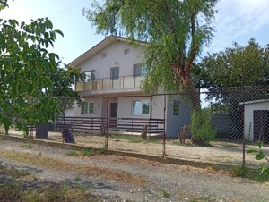 Proprietar vand casa P+1, pivnita sub casa, curte spatioasa.