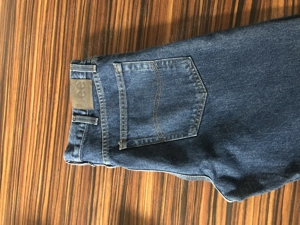 Vand una pereche blugi Lee