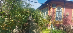 Casa batraneasca si teren