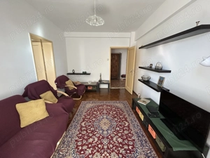 De închiriat apartament 3 camere+ loc de parcare 