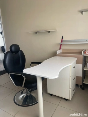 Inchiriez post de lucru pentru manichiura , frizerie , coafor !