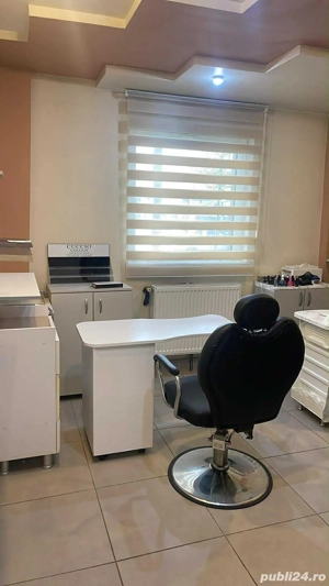 Inchiriez post de lucru pentru manichiura , frizerie , coafor ! - imagine 4
