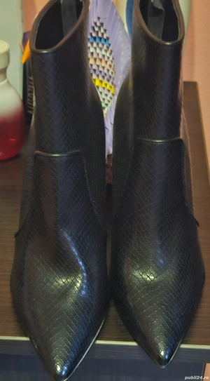 botine de piele marca Guess  - imagine 2