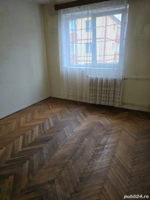 Proprietar vând apartament decomandat 3 camere 90 mp Brad zona Spital - imagine 6