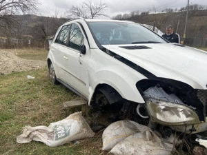 Dezmembrez Mercedes ML 320 CDI 4Matic  - imagine 4