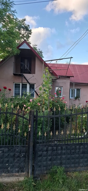 Casa de vanzare cu anexe - imagine 2