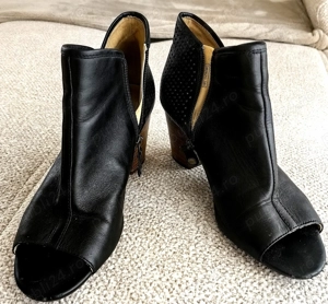 Botine din piele naturala fina,culoare neagra, marca Geox, marime 38  - imagine 2