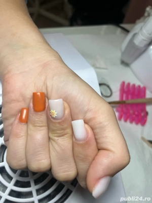 Manichiura cu gel ( 80 lei )si semiparmanenta la preturi acesibile 