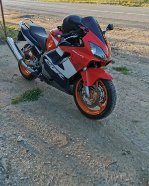 Honda CBR 600 F4i   injecție, culoare deosebita,originala   stare excelentă!   - imagine 3 Honda CBR 600 F4i   injecție, culoare deosebita,originala   stare excelentă!   - imagine 3