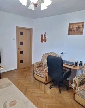 De vânzare apartament 3 camere zona Dacia etaj 2
