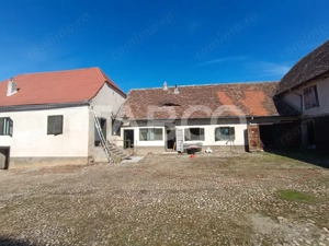 Casa de patrimoniu cu teren arhitectura saseasca sat Nou judetul Sibiu - imagine 3