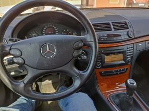 Mercedes-Benz E200 - imagine 5 Mercedes-Benz E200 - imagine 5