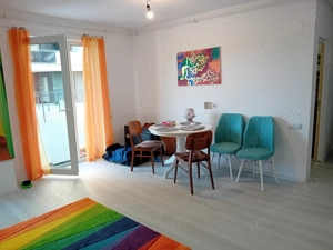 Vând apartament NOU, 3 camere, terasa 75mp, parcare, finisat, mobilat ,locație excelenta - imagine 5