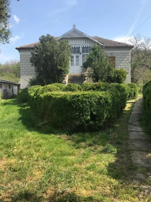 De vanzare vila Cuvin